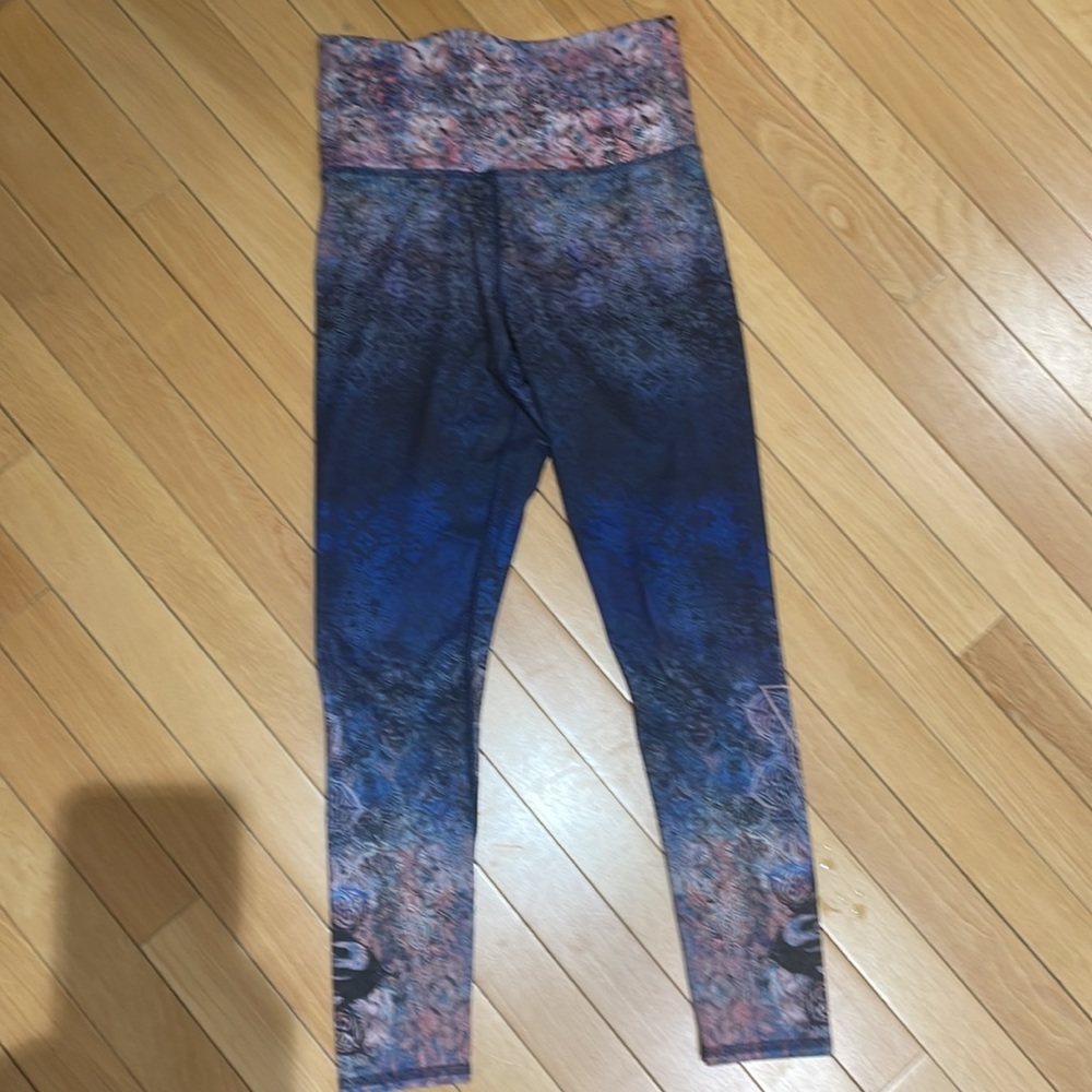 Yoga pants size small - Picture 3 of 4